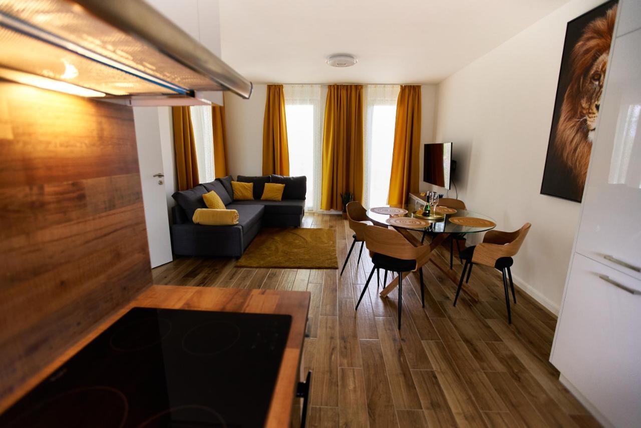 Апартаменты Starlight Bronze Szeged- Exclusive Экстерьер фото